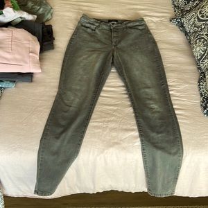 Banana republic curvy high rise skinny Jean. Size 6. Grey wash.